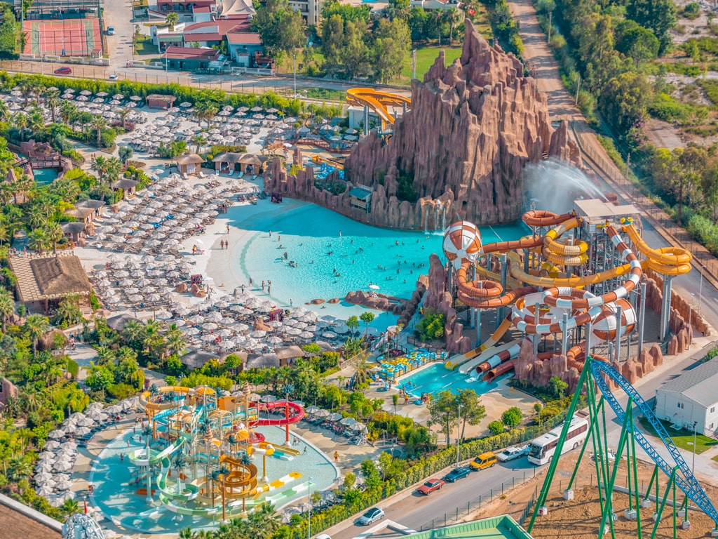 Vesipuisto huvipuistossa