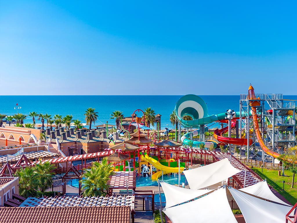 Vesipuisto hotellialueella