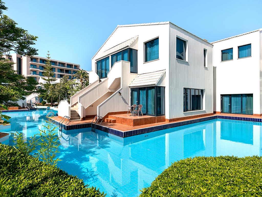 Lake Villa -alueen allasalue