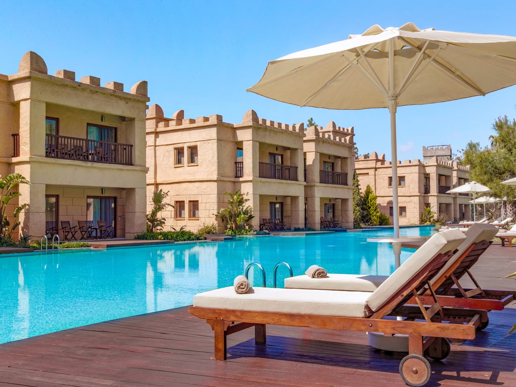 Uima-allasalue legendary Suitesien luona