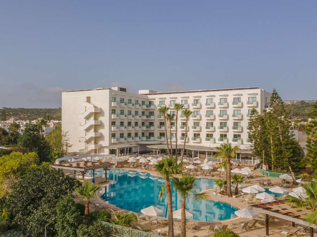 Hotelli ja uima-allasalue