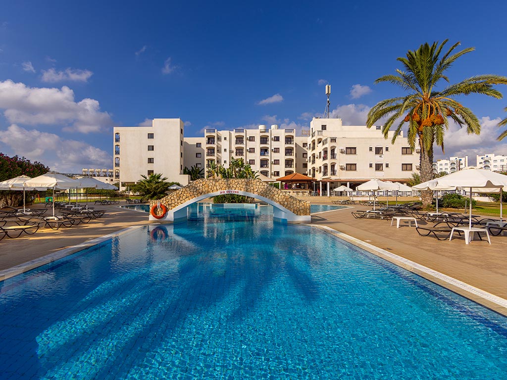 Hotelli ja uima-allasalue