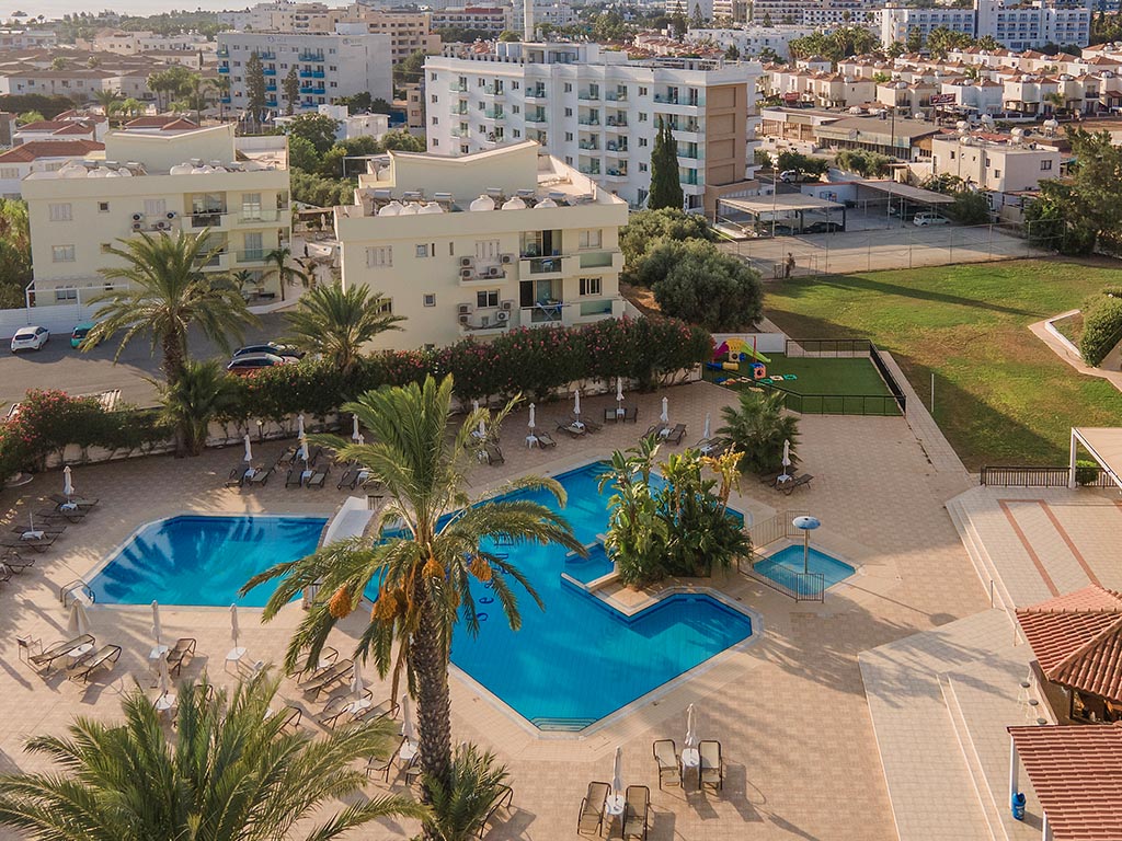 Allasalue ympäristöllään