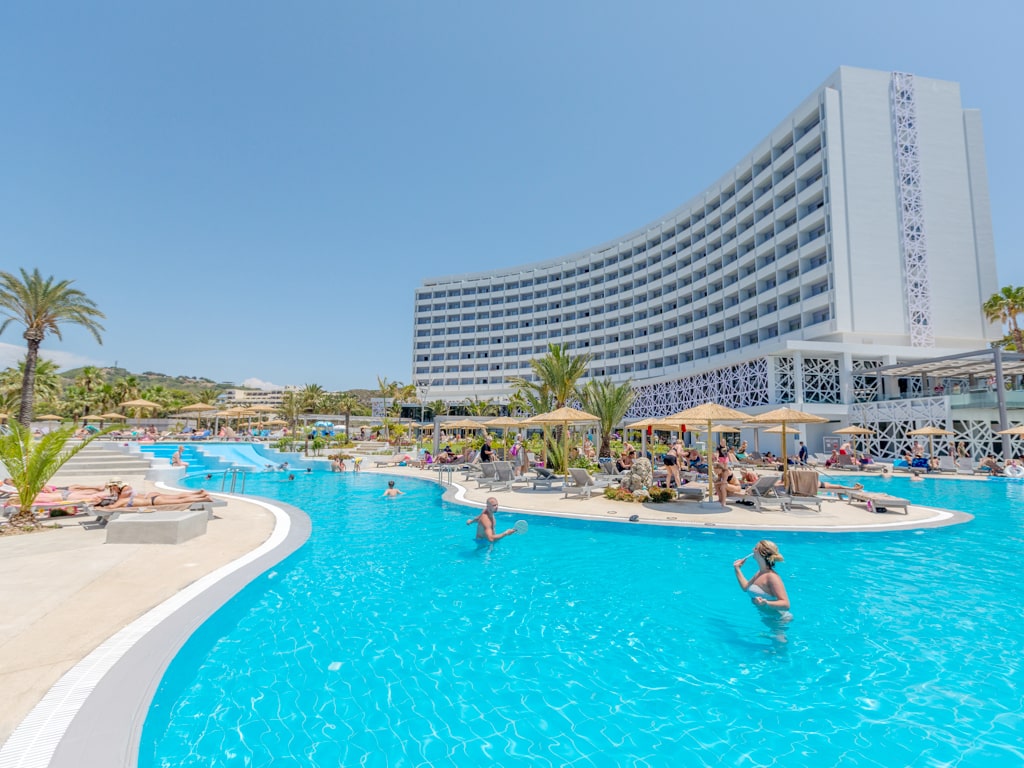 Aktiviteettiallas ja hotelli