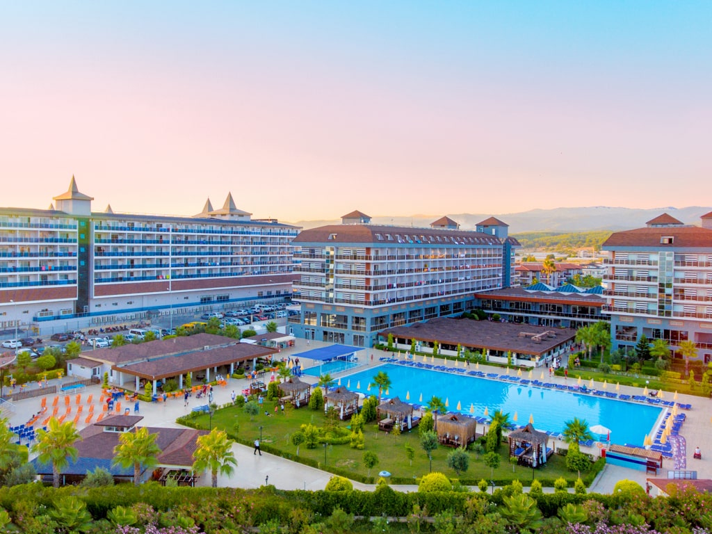 Hotelli ja uima-allasalue