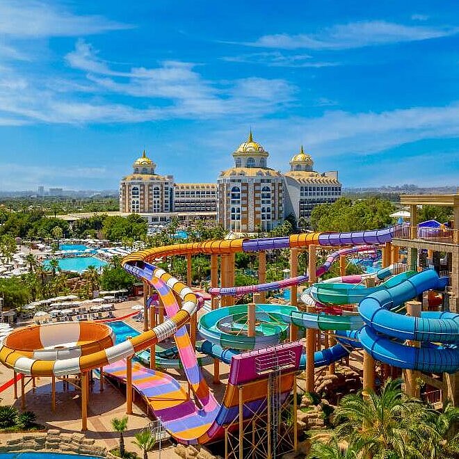 Vesipuisto ja uima-allasalue