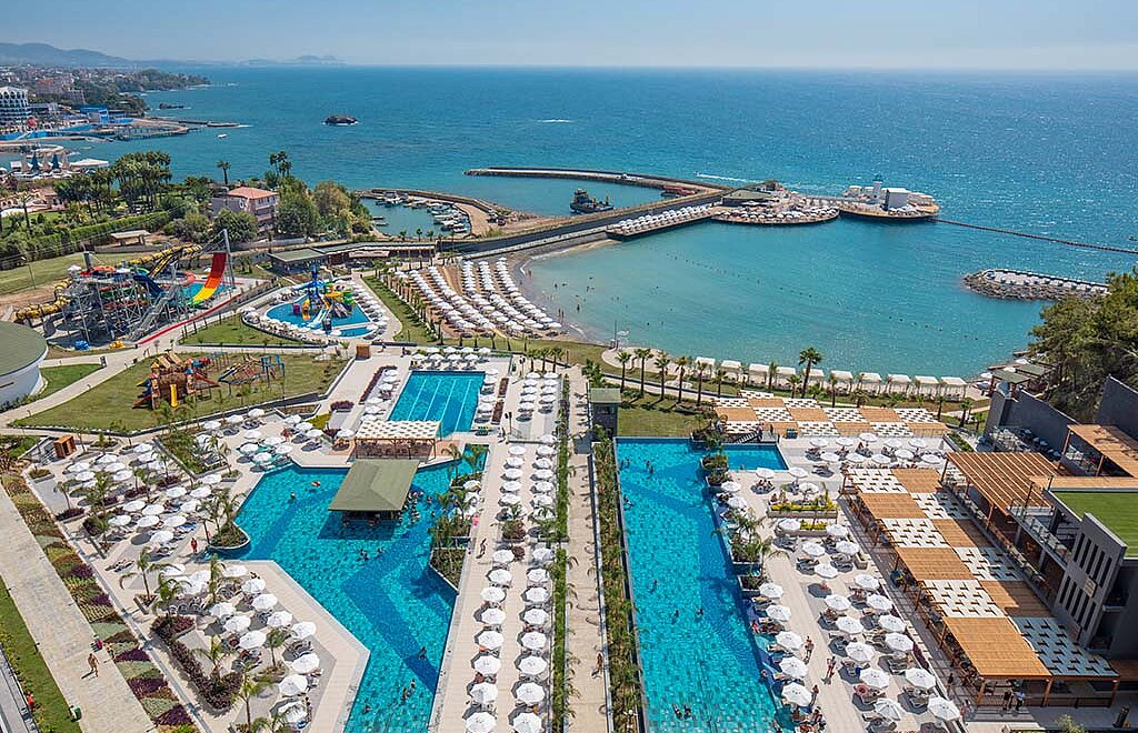 Uima-allasalue ja ranta